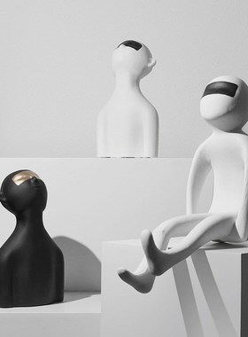 简约现代轻奢卡通觉醒q者抽象人物雕塑摆件样板房间家居软装饰品