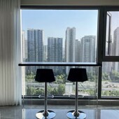 现代实木吧台桌压力悬浮靠墙阳台酒吧休闲脚桌椅