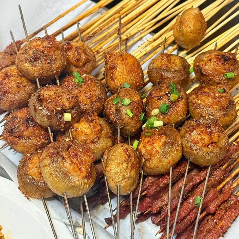 新货铁签香菇虾滑串商用半成品火锅麻辣烫油炸烧烤食材蘑菇虾球串
