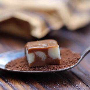 现货手工夏威夷果仁咖啡风味糖果酥脆杏仁零食喜糖圣诞铁盒礼物新