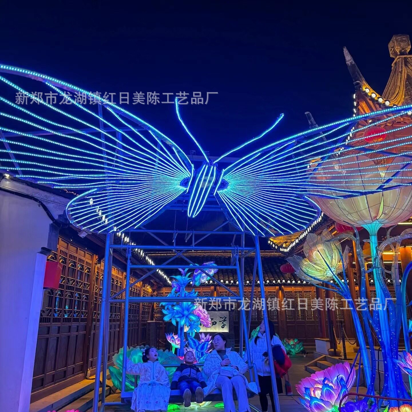 网红发光蝴蝶秋千户外景区引流动态编程大型秋千多人座椅美陈道具