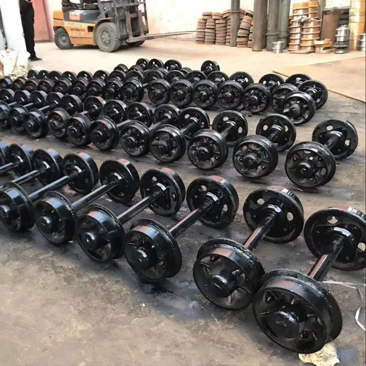 煤矿矿车矿车轮对600轨距轮对高强度实心加后矿车轮对供应批发