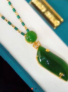 灵笃百货美人腰项链绿色玉石吊坠女士高级感水滴锁骨链中秋节礼物