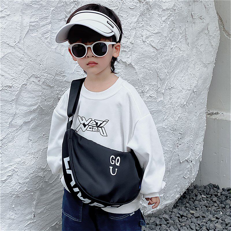 潮酷洋气儿童包包男童休闲运动斜挎包韩版百搭大容量女孩出游背包