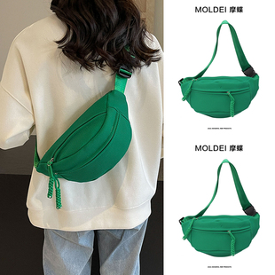 超火休闲胸包2024夏新款时尚简约女绿色腰包男士运动斜挎包手机包