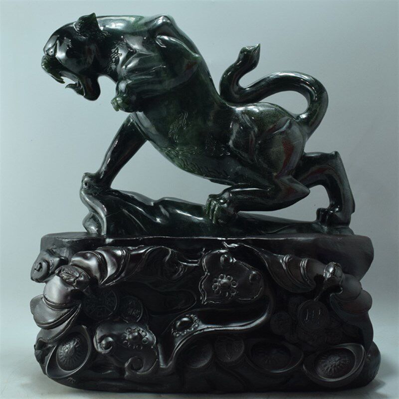 岫玉精品摆件题材猎豹子图案辽宁岫岩玉原石手工一体玉雕办公装饰