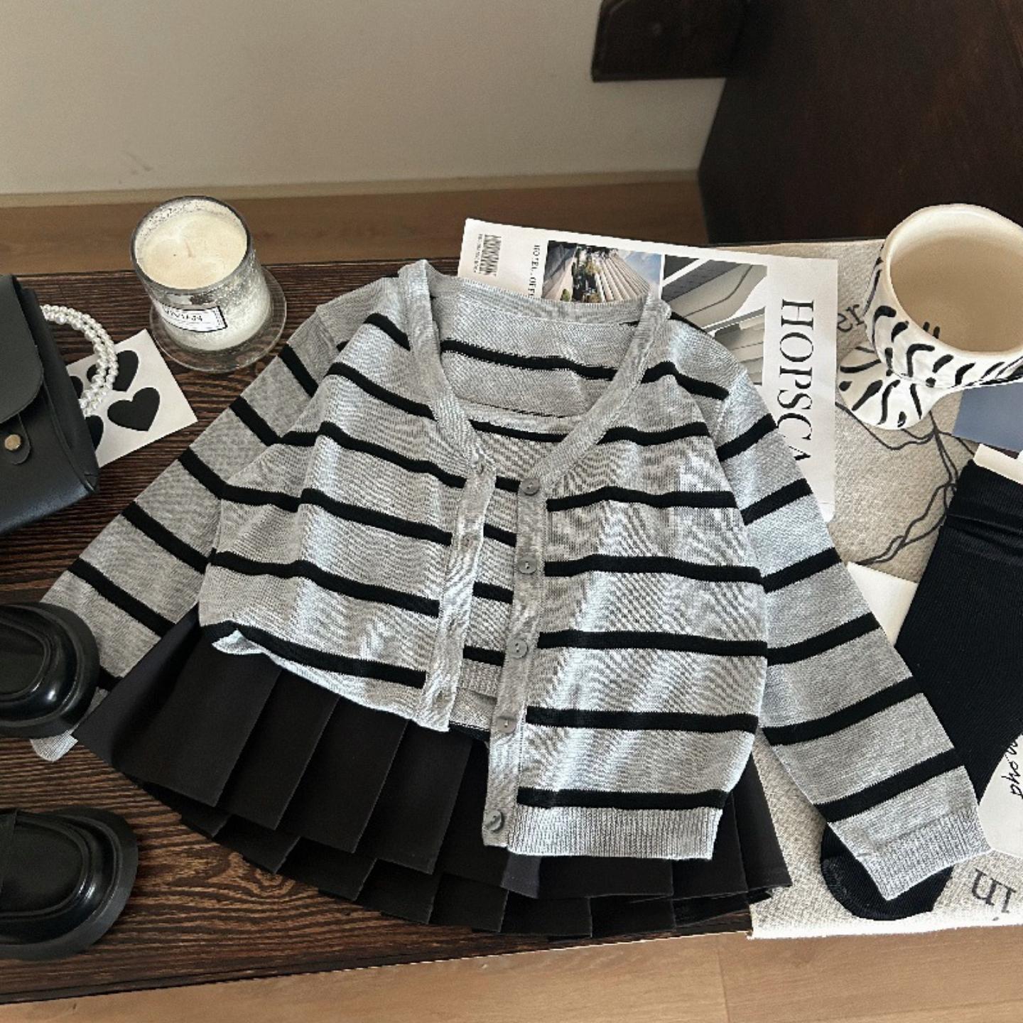 韩版童装新款春季女童针织条纹吊带衫+开衫百搭黑色百褶裙潮