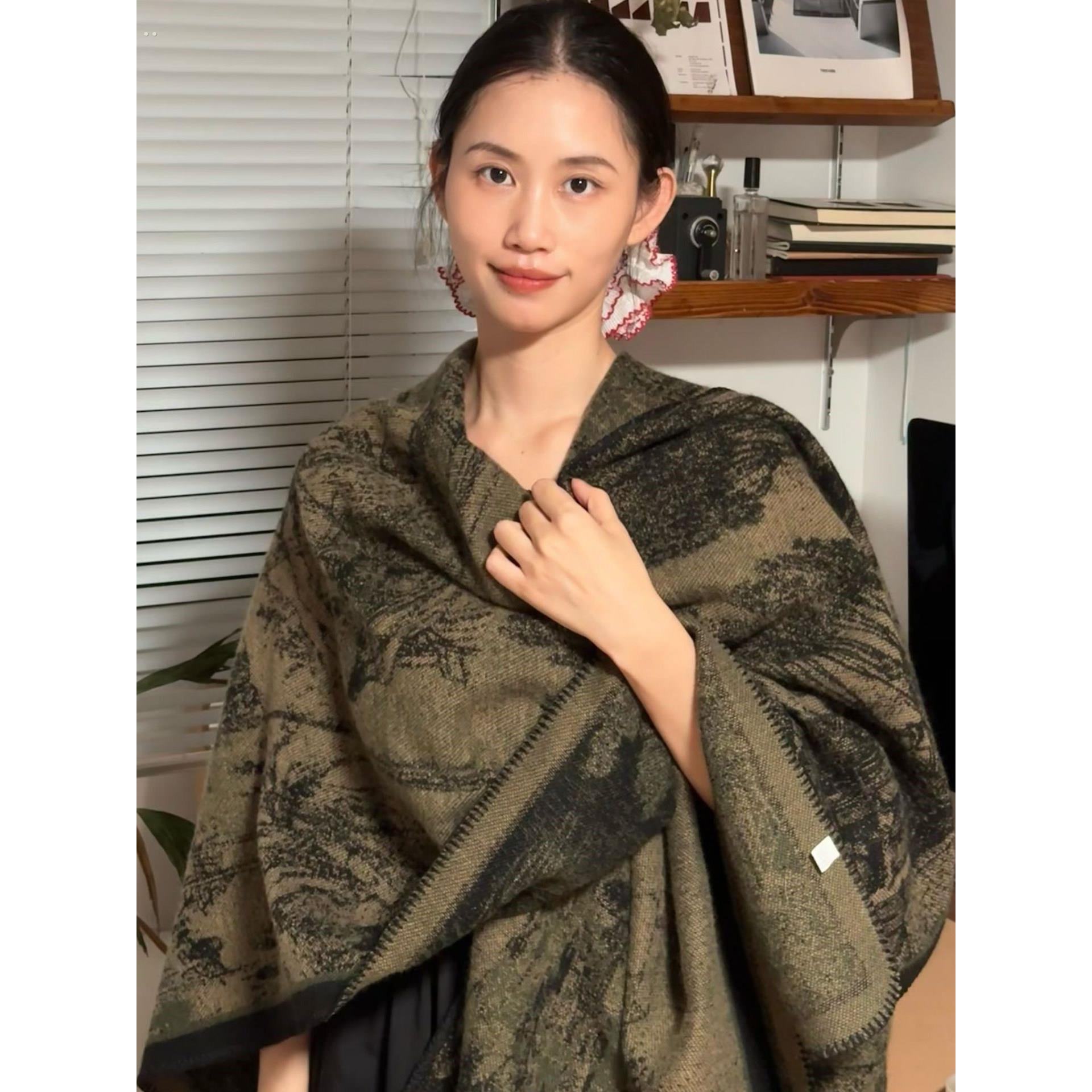 水墨东方美学花纹披肩围巾女长款秋冬季保暖百搭时尚宽松网红双面