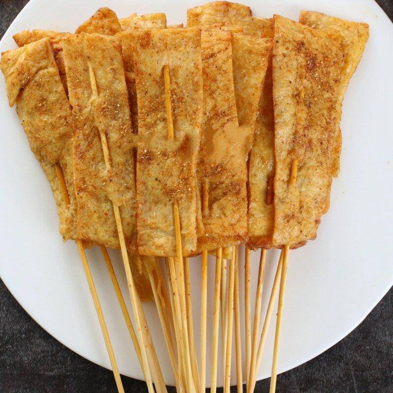 新货加厚豆皮小串半成品烧烤烤豆皮串商用麻辣烫豆腐皮串涮烤油豆