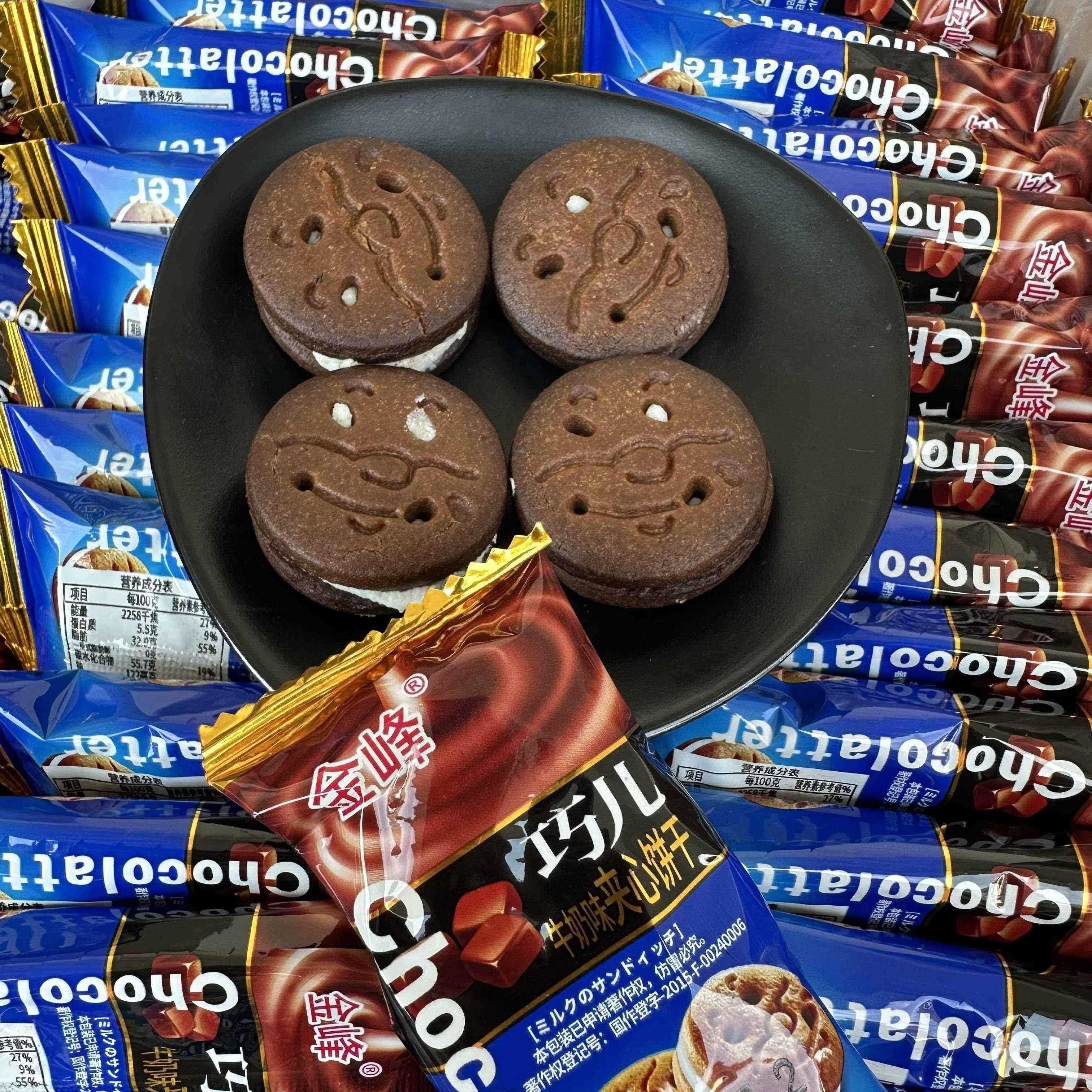 鬼脸嘟嘟饼干金峰巧儿巧克力奶油饼牛奶味夹心饼干即食饱腹年零食