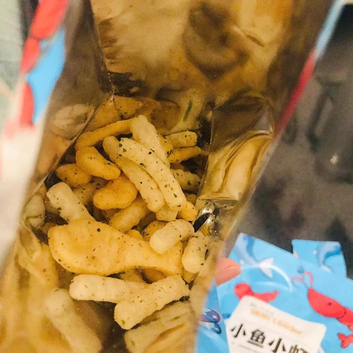 领航小鱼小虾小蟹鱿鱼爱上虾零食海苔味鲜虾条整箱膨化网红零食品