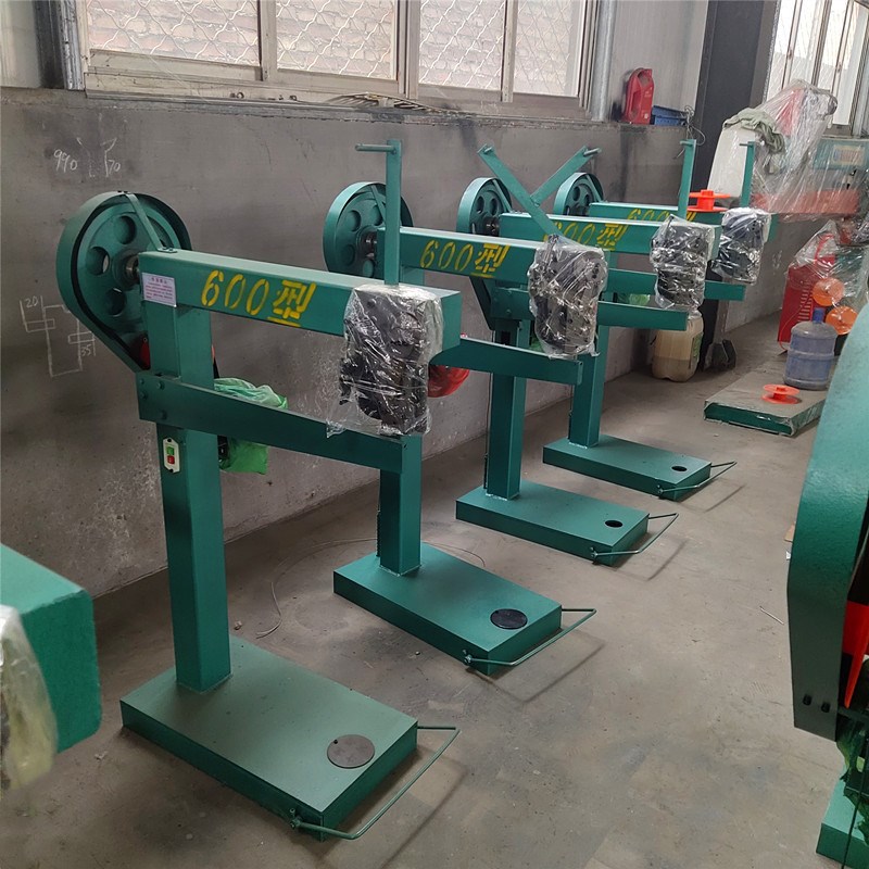 厂家现货供应小型纸箱钉盒机 经济实用脚踏式打钉机 纸箱钉箱设备