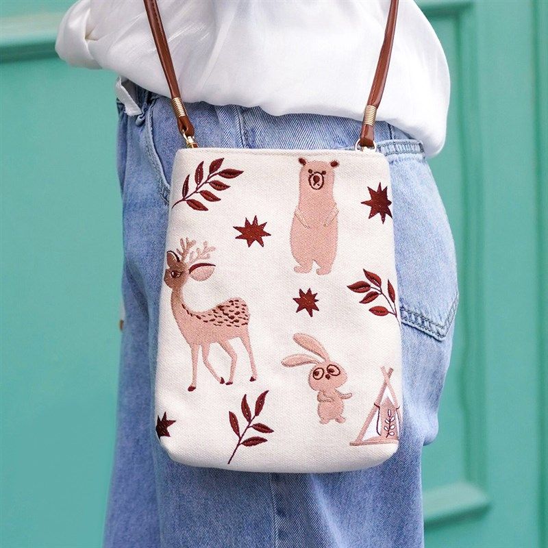 刺绣休闲手机包女斜挎2024新款迷你小包高级P感女式夏天散步包包