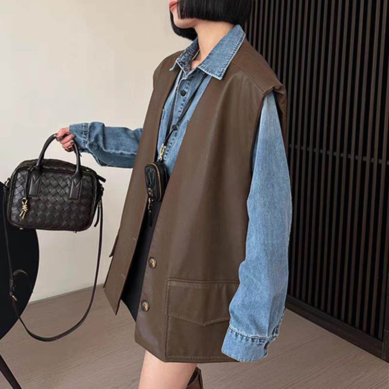 新品马甲女2026秋季新款时尚休闲港风纯色PU皮V领百搭中长款显瘦