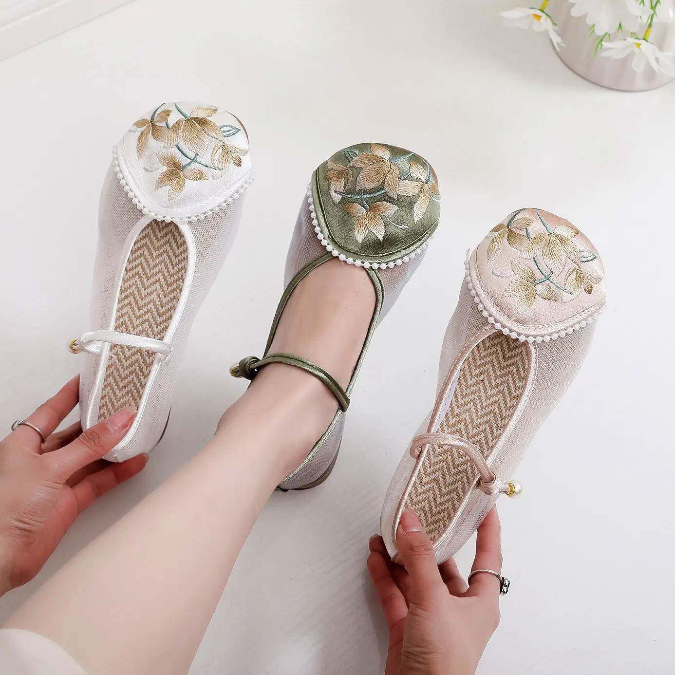 新品网纱暮兰年新款低跟搭配旗袍汉服鞋民族风单鞋绣花鞋传统布鞋