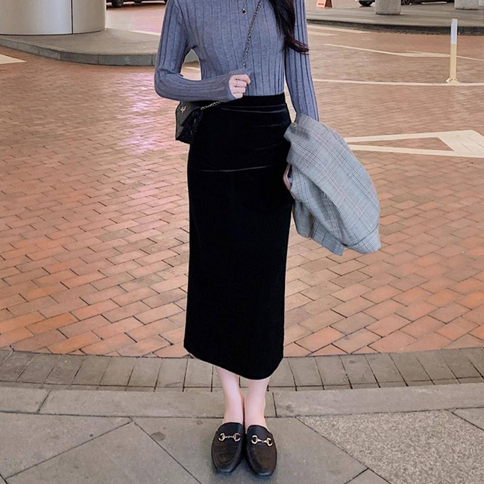 新品金丝绒开叉半身裙女2026春季新款小个子显高黑色直筒一步裙