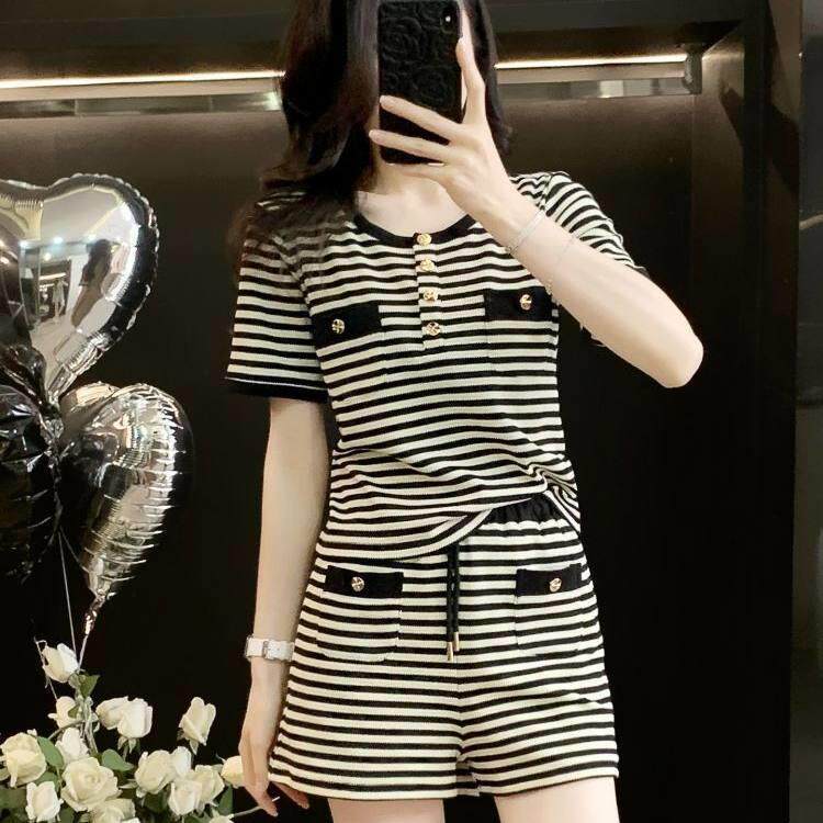 新品巨好看运动套装女2026新款爆款高级感黑白条纹圆领短袖短裤两