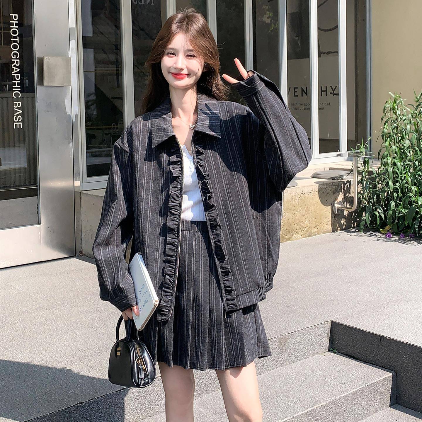 新品深灰色复古木耳边条纹夹克套装女秋新款小个子显瘦百褶短裙两
