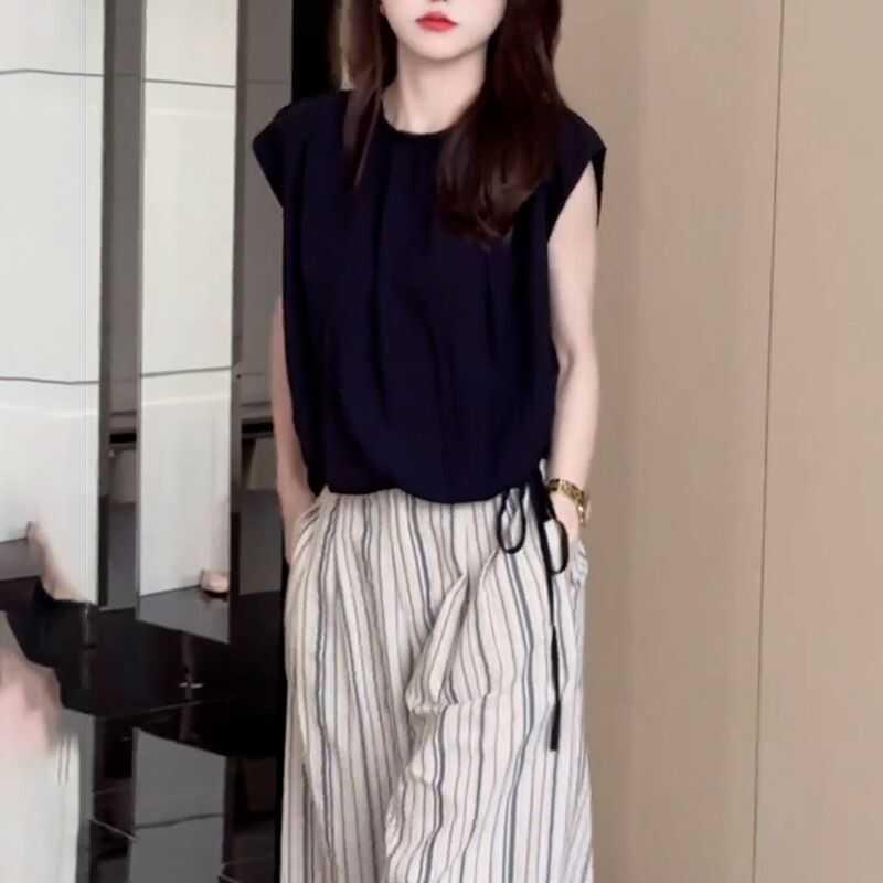 新品衬衣女款2026新款爆款设计感时尚气质显瘦百搭无袖圆领衬衫T