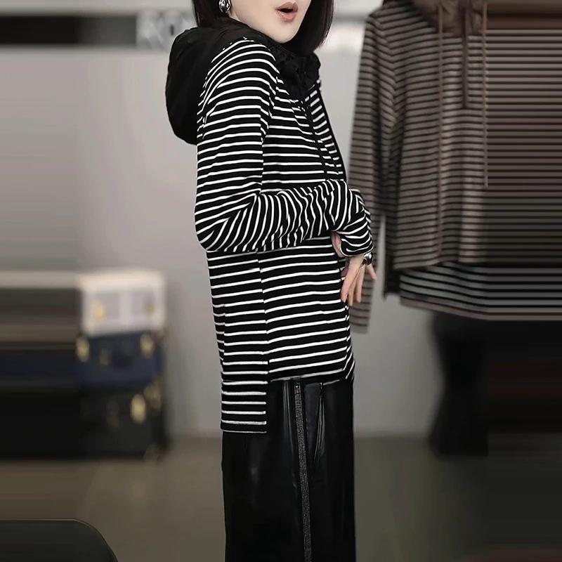 新品时尚简约黑白条纹连帽女款秋冬卫衣撞色设计感休闲显瘦长袖上
