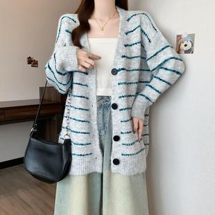 胖mm中长款 女装 遮屁股欧货 外套大码 现货宽松慵懒V领条纹针织开衫