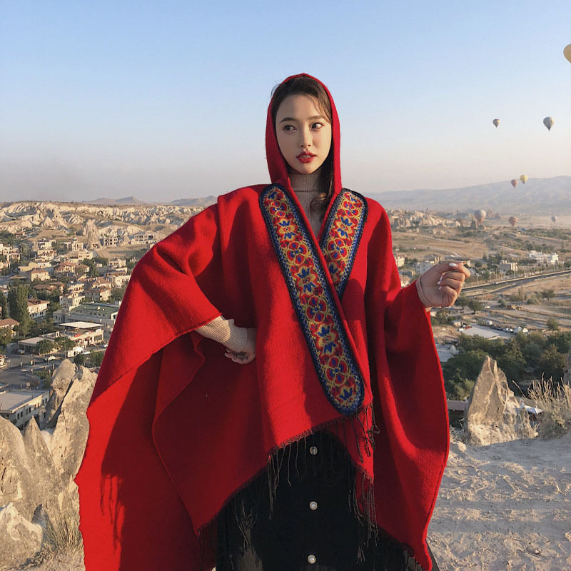 青海西藏c云南旅游拍照民族风开叉披肩女秋冬连帽超大红色斗篷披