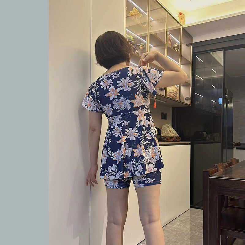 大码泳衣女款分体两件保守遮肚显瘦泡G温泉中老年妈妈女款海边泳