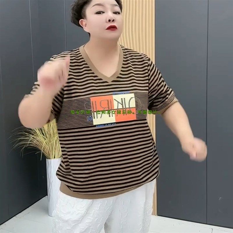 中年妈妈装2025夏季新款韩版时尚v领重J工镶钻洋气遮肉显瘦半袖T
