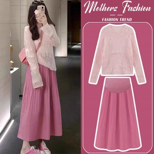孕妇连衣裙套装春秋2025新款甜美粉色镂空圆领上衣半身裙两件套