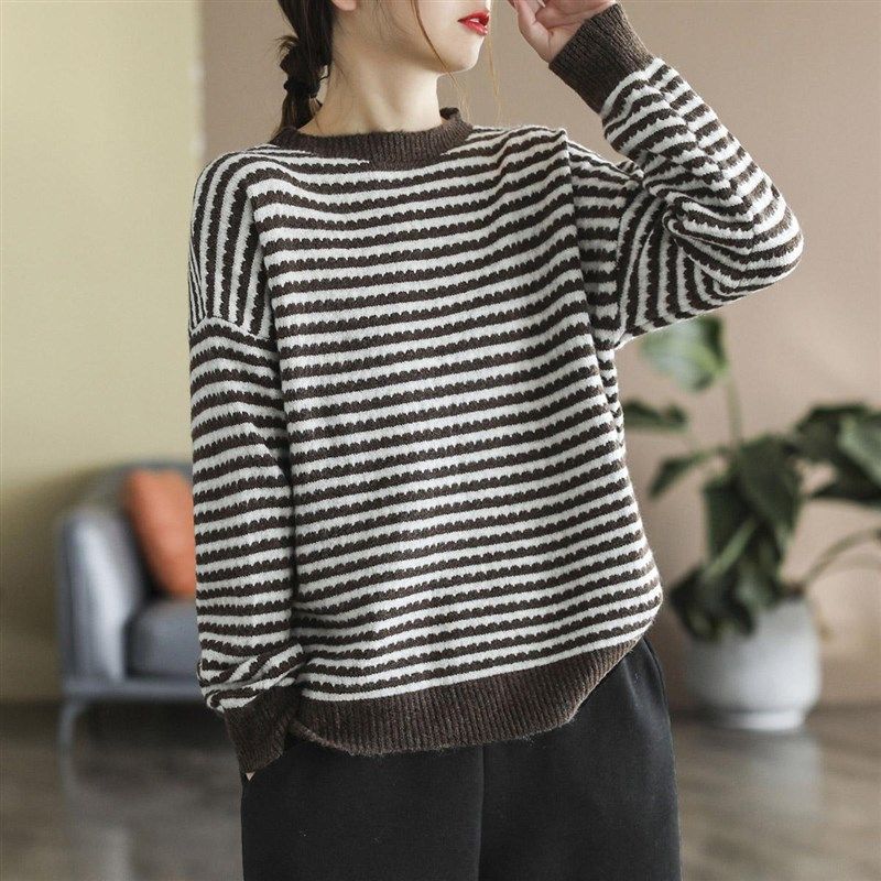 文艺复古宽松显瘦针织毛衣女秋冬减龄大码显瘦条纹外穿打底上衣潮