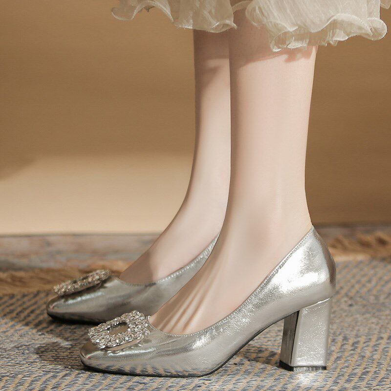 银色婚鞋方头粗跟高跟鞋大码脚胖宽加肥水钻方扣婚宴单鞋女婚礼秋