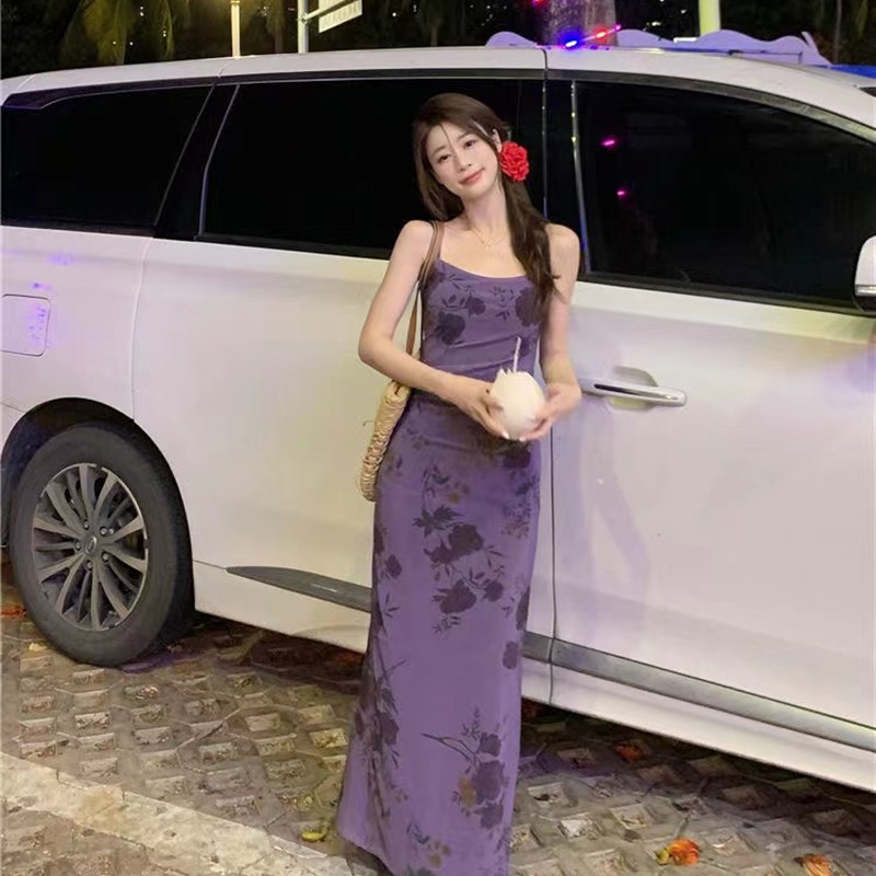 紫色吊带碎花连衣裙子女夏季2024新款梨形身材高级感修身包臀长裙