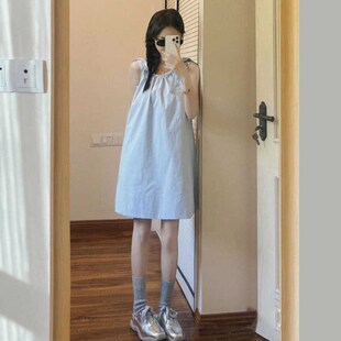 显瘦宽松蓝色吊带背心连衣裙女夏季新款高级感简约直筒小个子短裙
