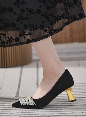 黑色单鞋女202j2年新款春季尖头粗跟白色珍珠法式小众设计感高跟