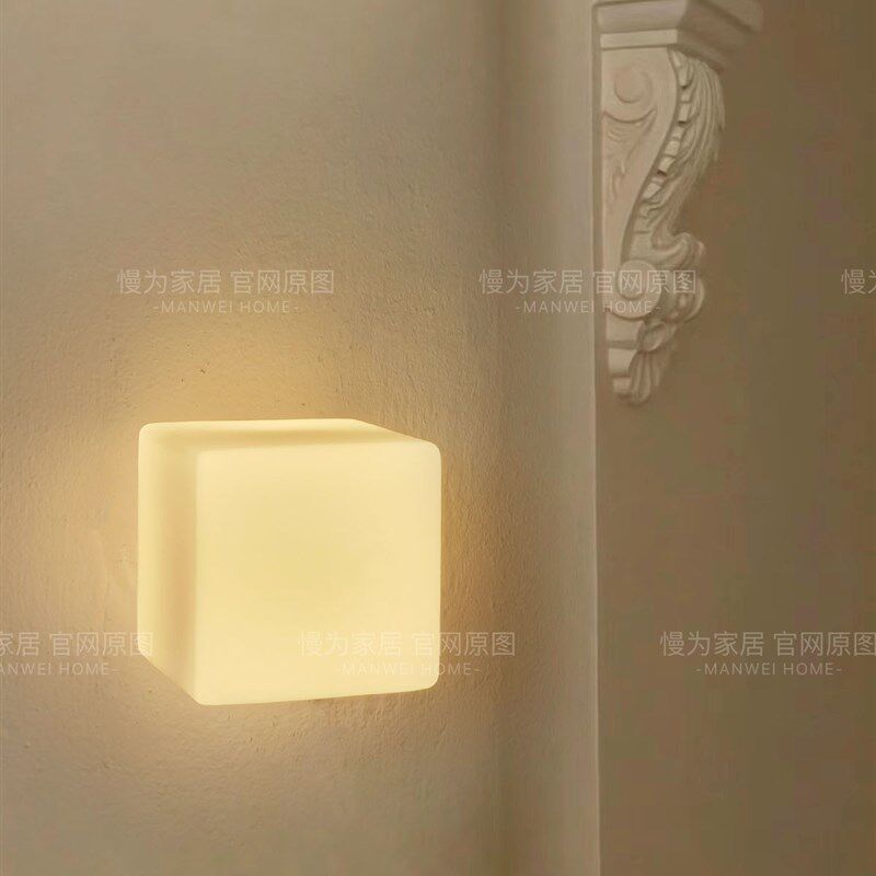 几何体中古法式可爱奶白正方体客餐厅卧室床头灯包豪斯吸顶墙壁灯