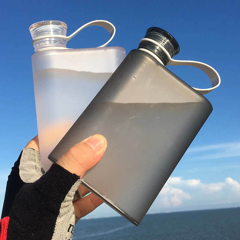 简约运动水壶塑料磨砂方形水瓶扁平杯子男女便携随手杯A5纸片水杯