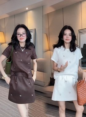 时尚套装女2025夏季网红新款麻料重工钉珠刺绣显瘦上衣短裙两件套