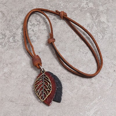 .Leaf pendant necklqace men and women couple sweater chain