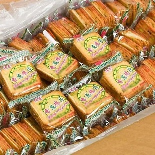 热卖伟龙饼干香葱鸡片薄脆薄饼小包装葱香牛肉味薄脆饼