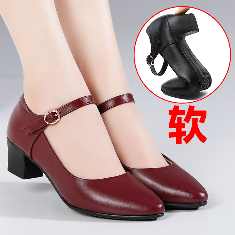 妈妈鞋子单鞋中跟真皮春秋季女鞋2021新款中年女士一字扣红色皮鞋
