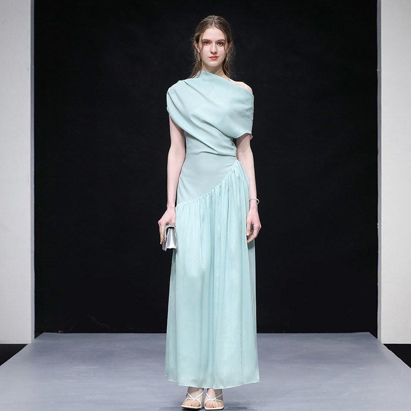 2025夏季新款女装露肩气质女神简约连衣裙立裁设计感长裙裙子