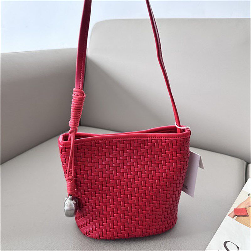 女包2025夏季新款时髦手工编织C简约百搭软面水桶包单肩斜挎休闲,箱包皮具/热销女包/男包,水桶包,淘宝优惠券,粉丝福利购,淘宝优惠卷