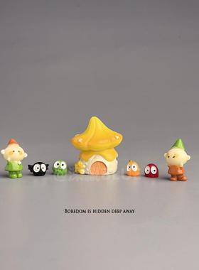 无聊瞭，摆一堆蘑菇精灵治愈电脑桌面发疯工位办公桌小摆件装饰品
