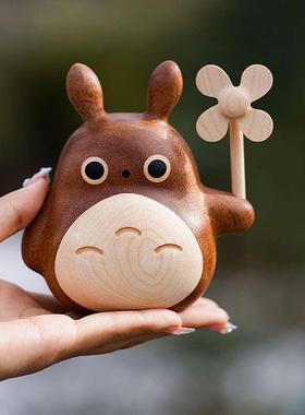 龙猫原木摆件实木质旋转小风车汽车香薰车载饰品桌面公仔可爱礼物