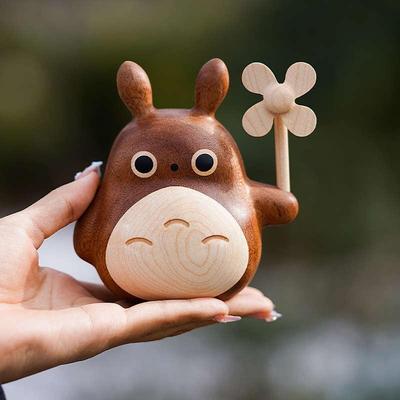 龙猫原木摆件实木质旋转小风车汽车香薰车载饰品桌面公仔可爱礼物