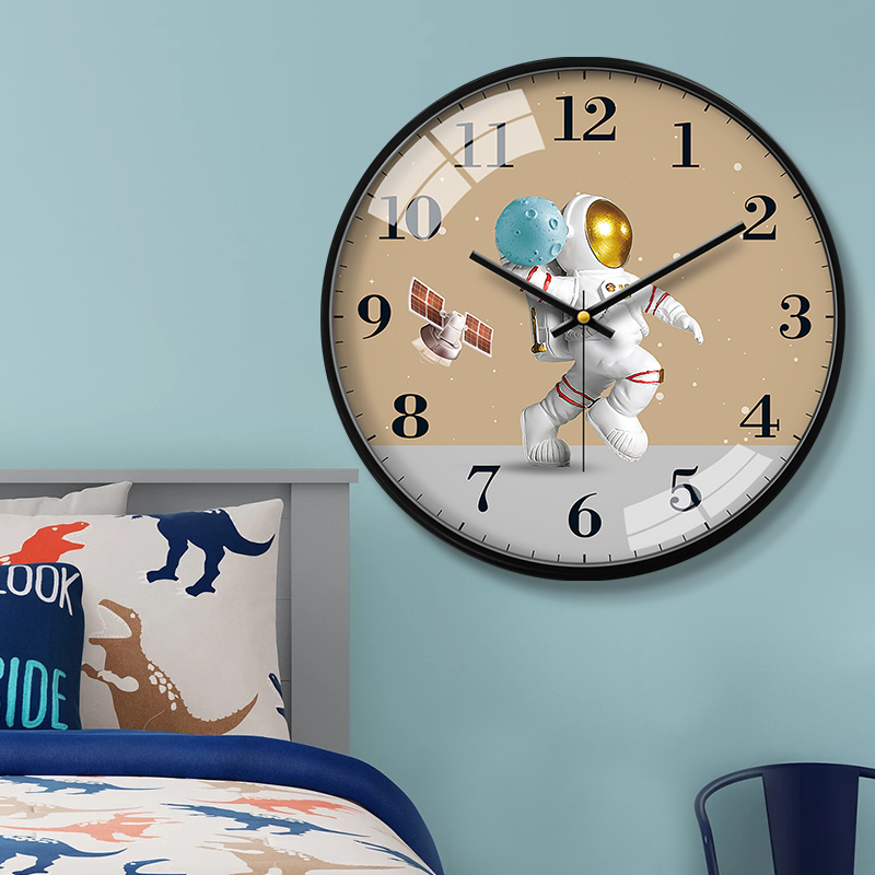 儿童挂钟创意宇航员卡通钟表卧室静音挂表可爱装饰挂墙时钟客厅钟