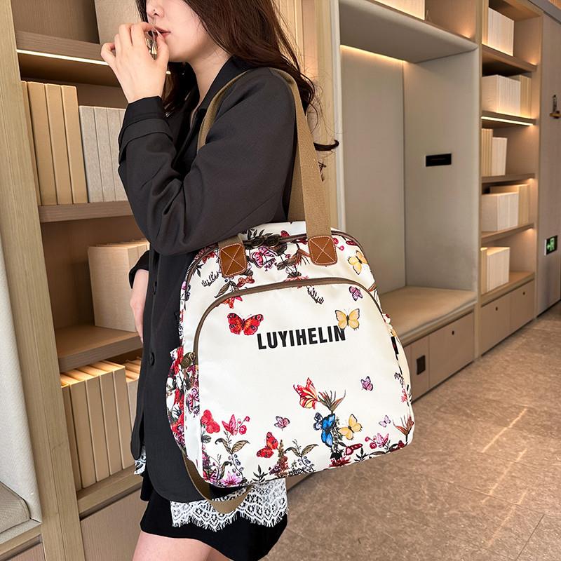 新品时尚轻便旅行双肩包大容量防水女士背包外出旅游百搭休闲妈咪