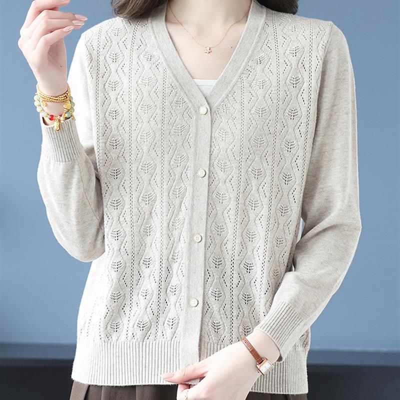 新品中年妈妈秋装新款针织开衫女宽松大码洋气镂空毛衣外套春秋薄