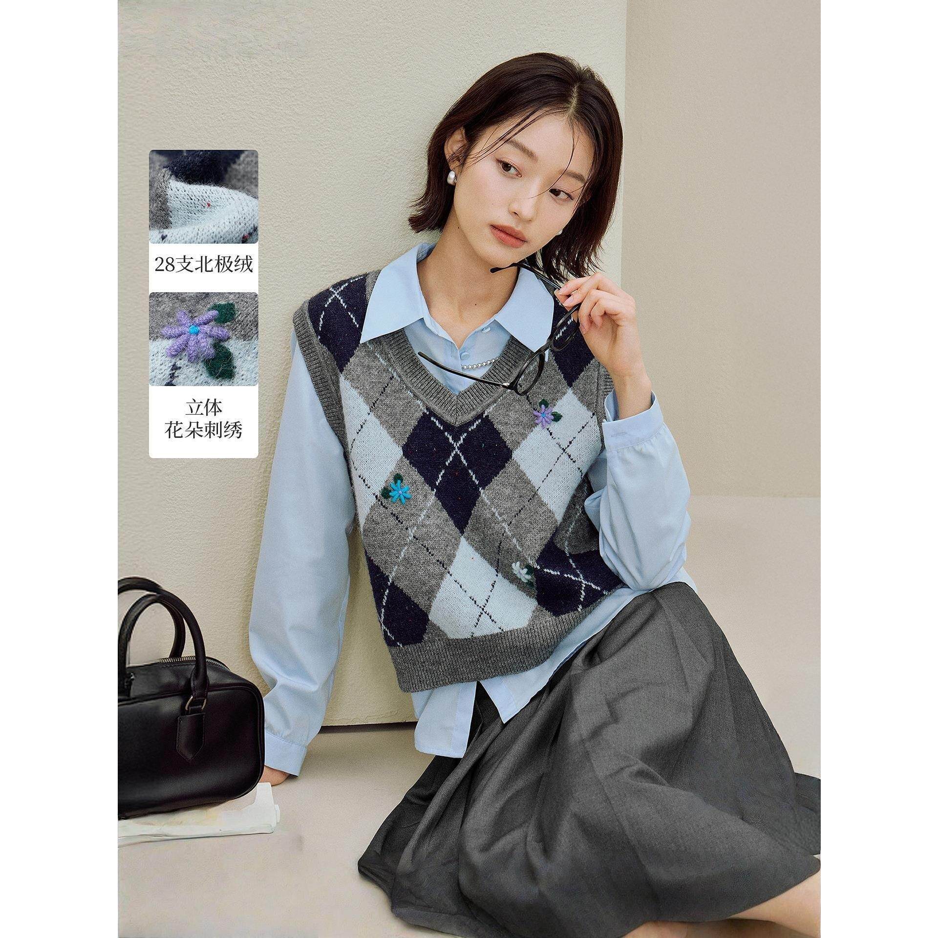 品牌剪标学院风菱格立体花朵针织马甲女2026秋季新款V领背心毛衣