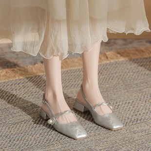 粗跟包头凉鞋女2025新款法式方头D马丽珍鞋珍珠一字带后空低跟单